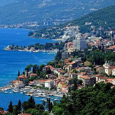 Ines, Cozy, Stunning View, Parking, Pet Friendly Апартаменты *